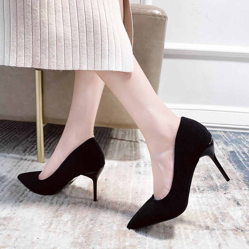 Damen Samtige spitze Pumps mit schmalem Stilettoabsatz und Komfortfußbett Drune