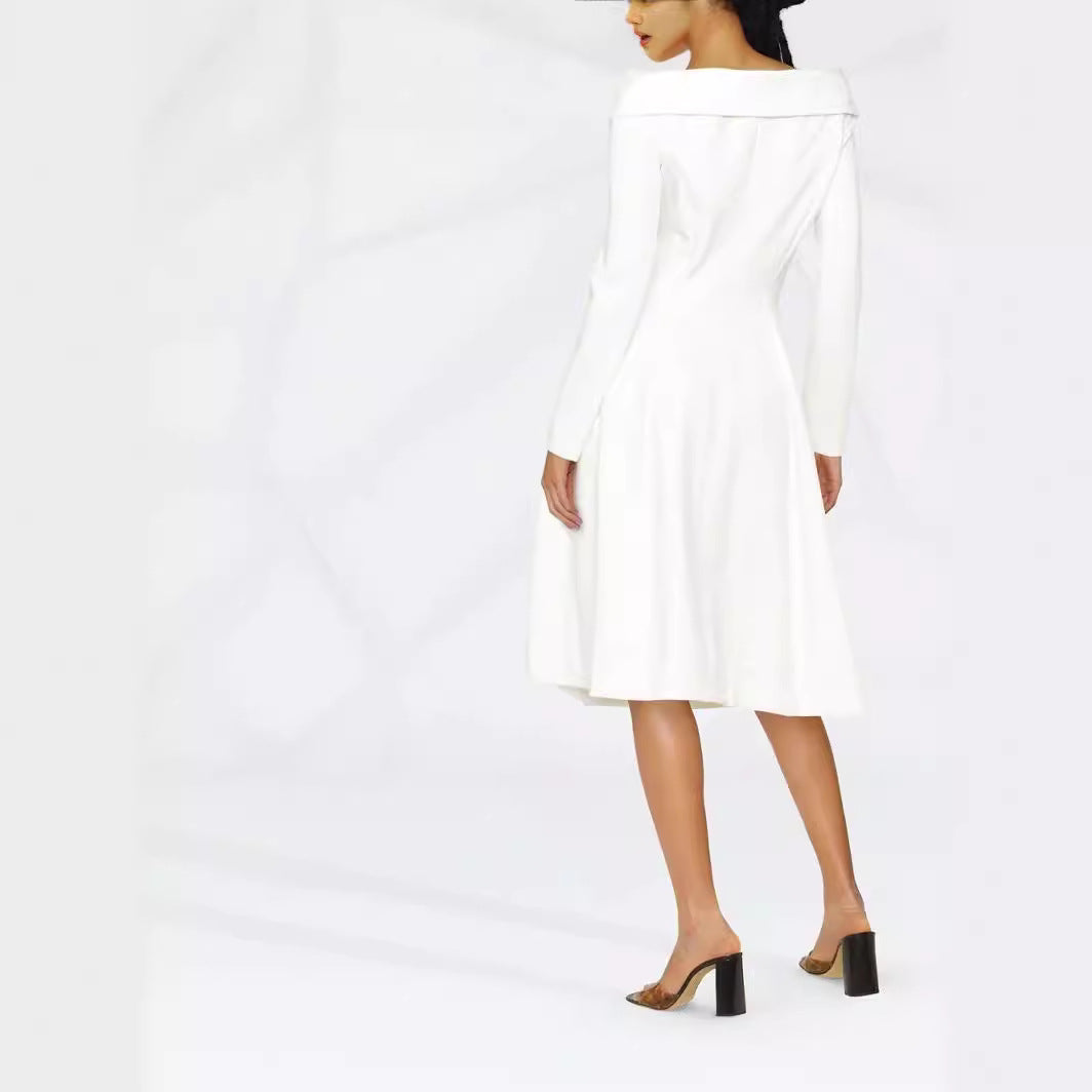 Damen Maxikleid im Mantel‑Look mit Carmenkragen und Doppelreihe Drune