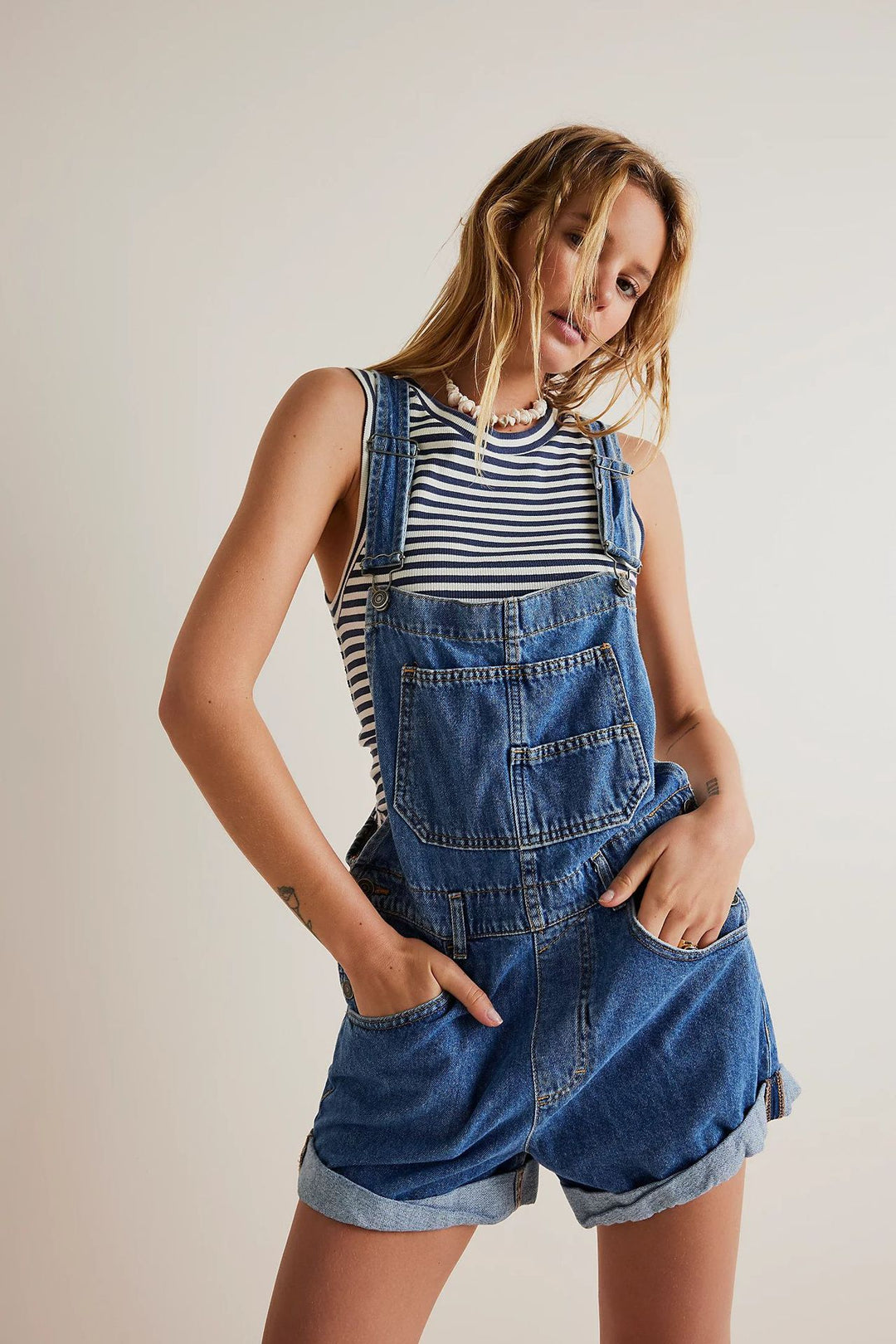 Damen Lässige Denim-Latzshorts mit funktionalen Taschen und verstellbaren Trägern Drune