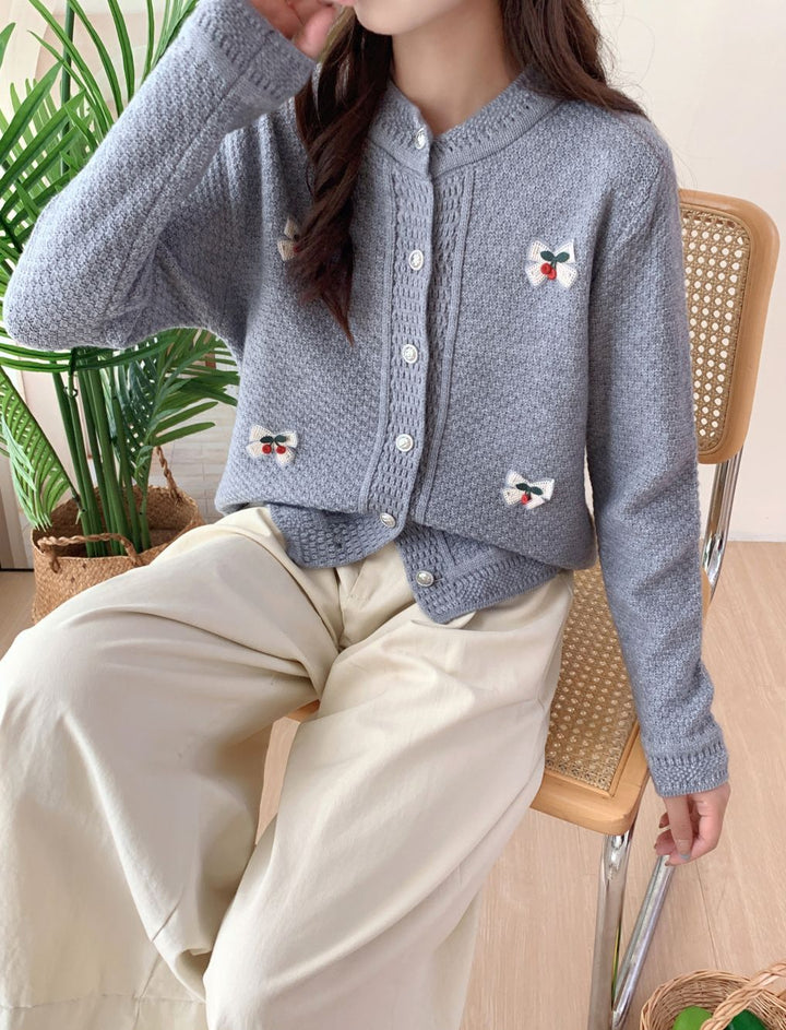 Damen Strickjacke mit dekorativen Stickereien Drune