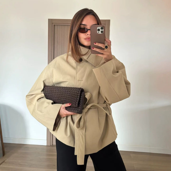 Damen Kurzjacke mit Taillengürtel, boxy Schnitt und breitem Hemdkragen Drune