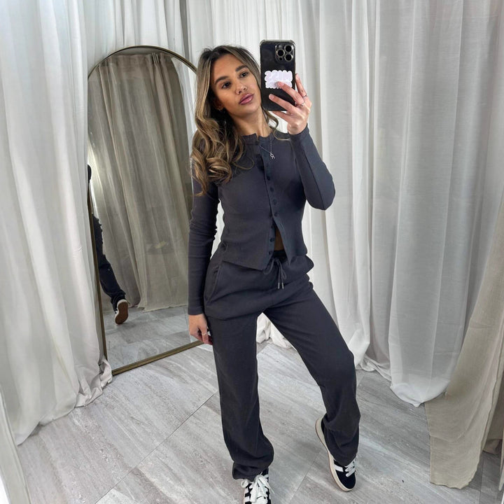 Damen gemütlicher Strickanzug mit Knopfdetails und elegantem Design Drune
