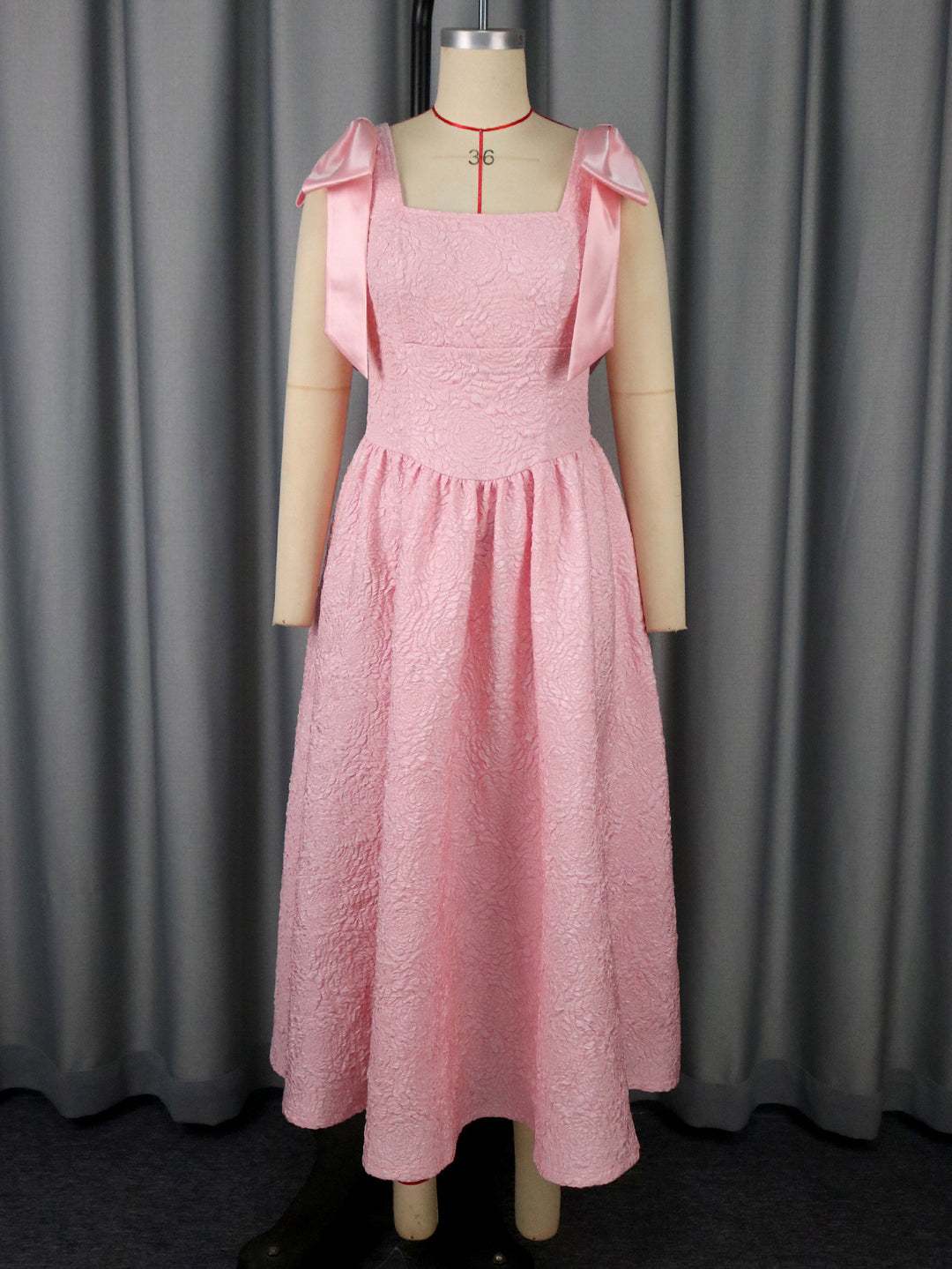 Damen Elegantes Abendkleid mit schimmernden Details und verspielten Rüschenschultern Drune