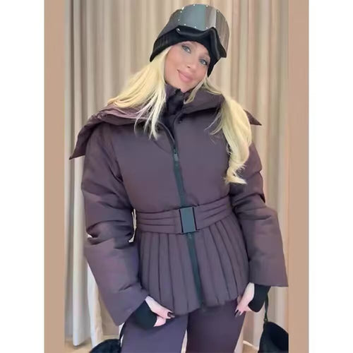 Damen Kurze taillierte Steppjacke mit hohem Stehkragen und Gürtel Drune
