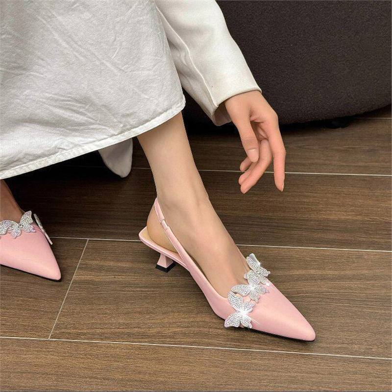 Damen Elegante spitz zulaufende Slingback‑Pumps mit sculpted Kitten‑Absatz und Kristall‑Schmetterlingsapplikation Drune