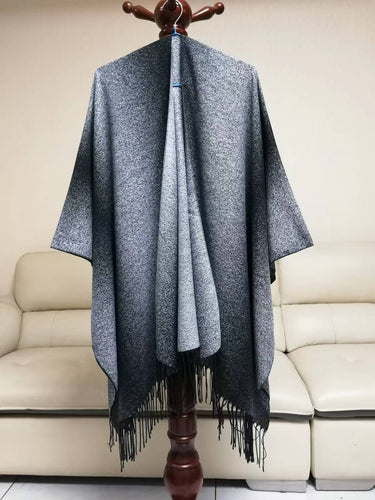 Damen Cape-Poncho aus leichtem Glanzstrick mit Ombre-Effekt und Fransensaum Drune