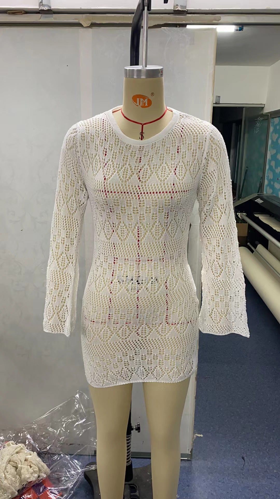 Damen Häkel-Minikleid mit kreativem Cut-Out-Design und langen Ärmeln Drune