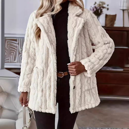 Damen Plüschjacke mit elegantem Zopfmuster und dekorativen Knopfdetails Drune