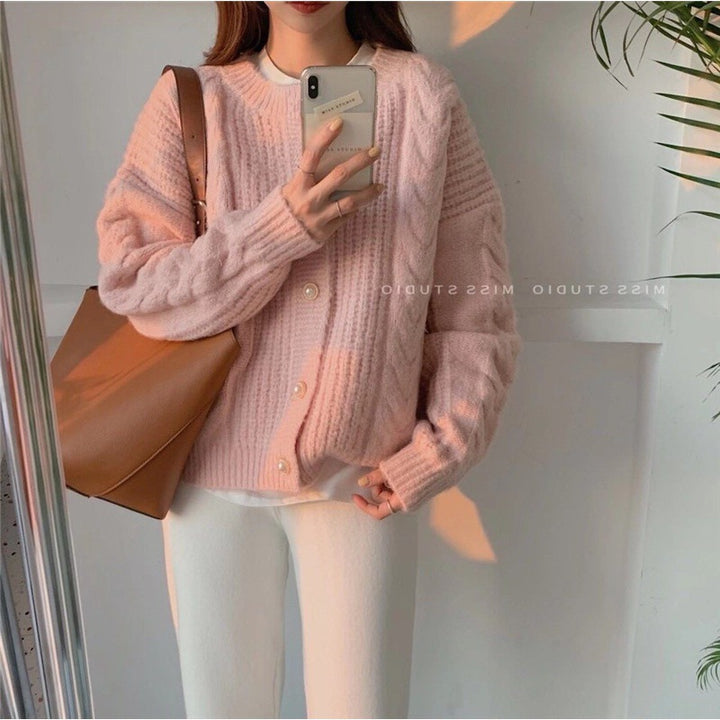 Damen Kuscheliger Strickcardigan mit Perlenknopfdetails und Zopfstruktur Drune