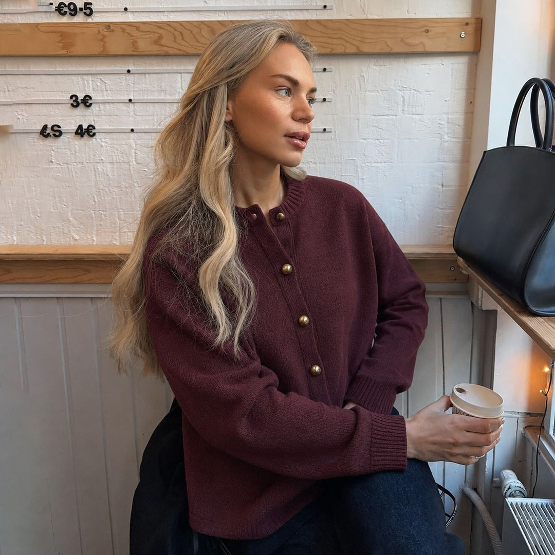 Damen kastiger Feinstrick-Cardigan mit goldfarbenen Zierknöpfen und gerippten Bündchen Drune