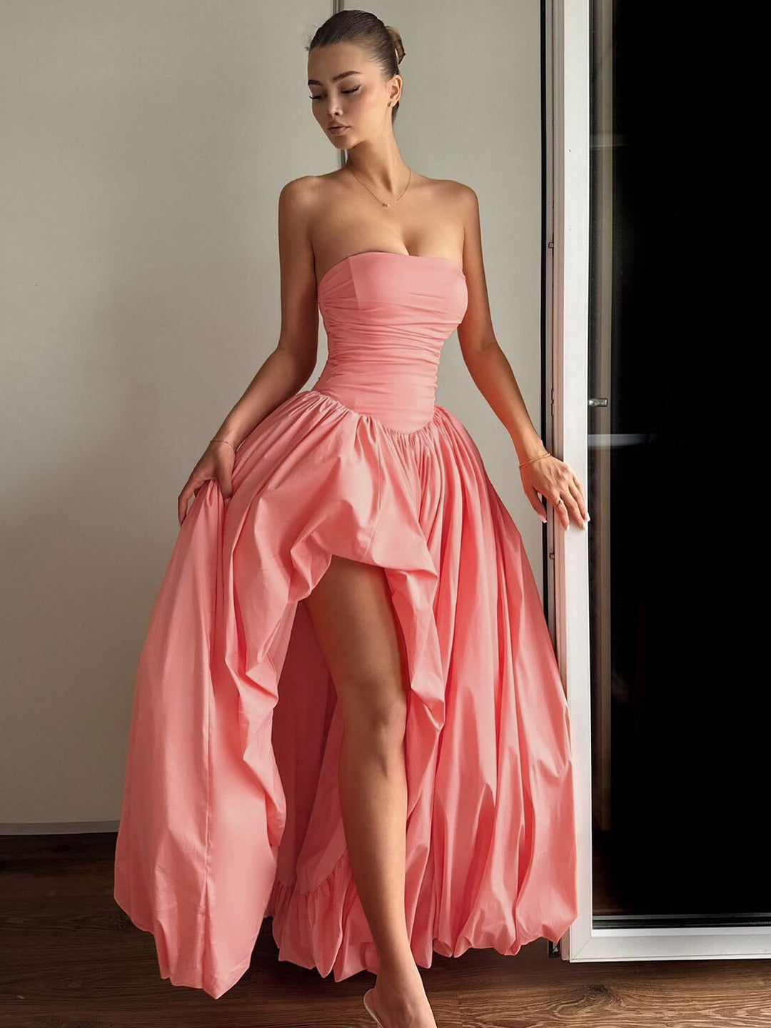 Damen Elegantes Hochzeitskleid mit strapless Design und voluminösem Rock Drune