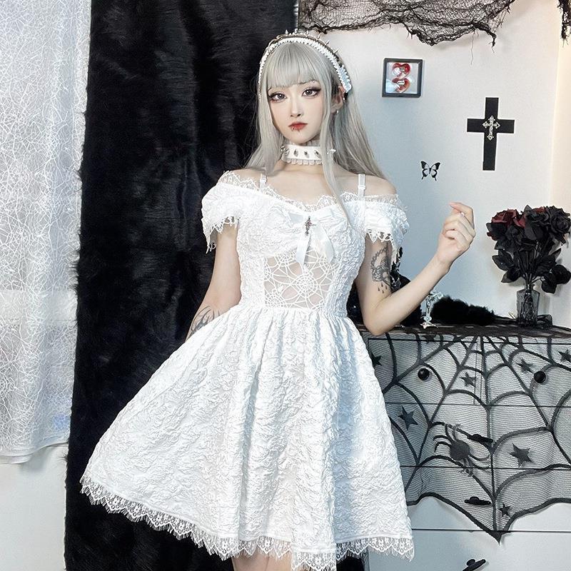 Damen Gothisches Spitzenkleid mit transparenten Einsätzen und Rüschendetails Drune
