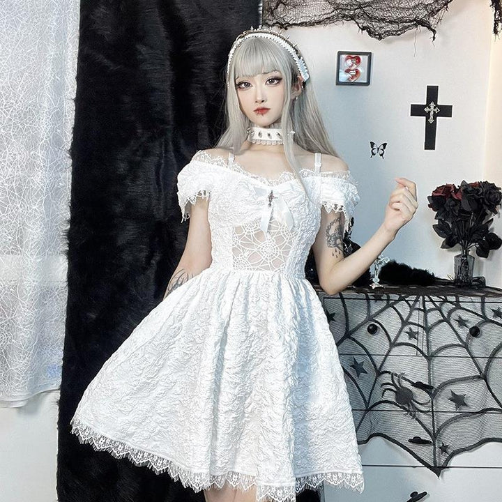 Damen Gothisches Spitzenkleid mit transparenten Einsätzen und Rüschendetails Drune