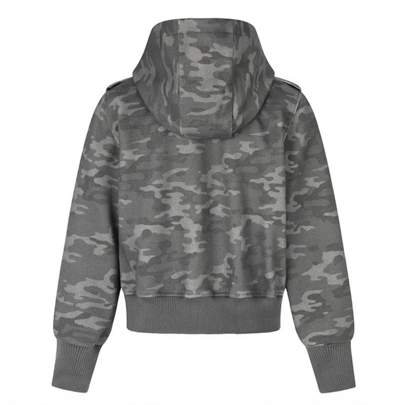 Damen Kurz geschnittene Kapuzen-Sweatjacke im Military-Camo mit dekorativen Stern‑Strapdetails Drune