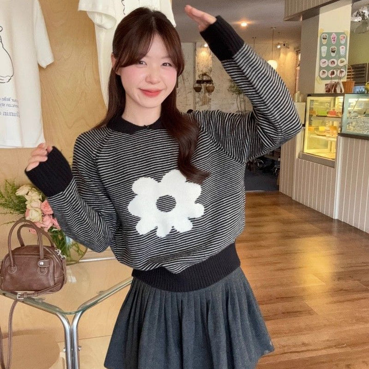 Damen gestreifter Pullover mit floraler Applikation und lässigem Schnitt