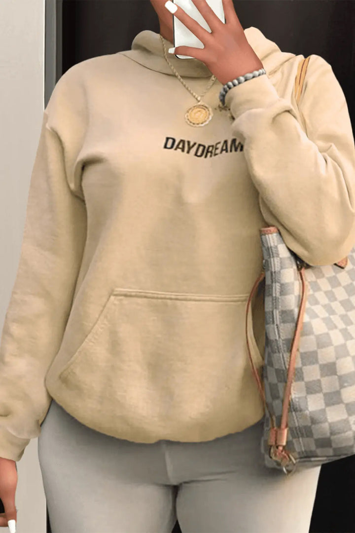 Damen Hoodie mit modernem Schriftzug und praktischer Kängurutasche Drune