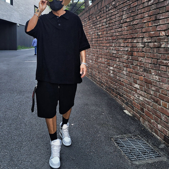 Herren nan urbanes weites Freizeit-Set mit Henley-Kragen, verlängertem weit geschnittenem Shirt und knielangen Jersey-Shorts Drune
