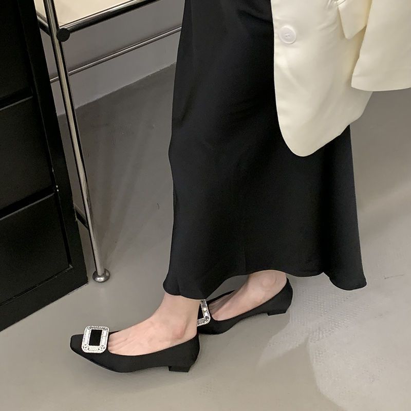 Damen Satin-Ballerinas mit quadratischer Zehenpartie und strassbesetzter Schmuckschließe Drune