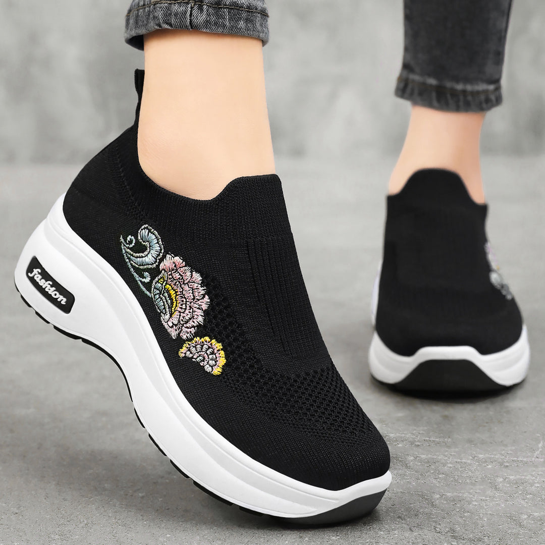 Damen nan elastischer Strick-Slipper mit aufgesticktem Blumenmotiv und stützender Keil-Laufsohle Drune