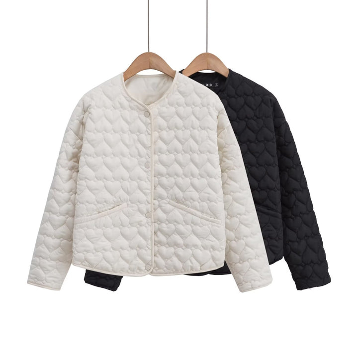 Damen 100+ gesteppte Kurzjacke mit Herzsteppung, Rundhalsausschnitt und Druckknöpfen Drune