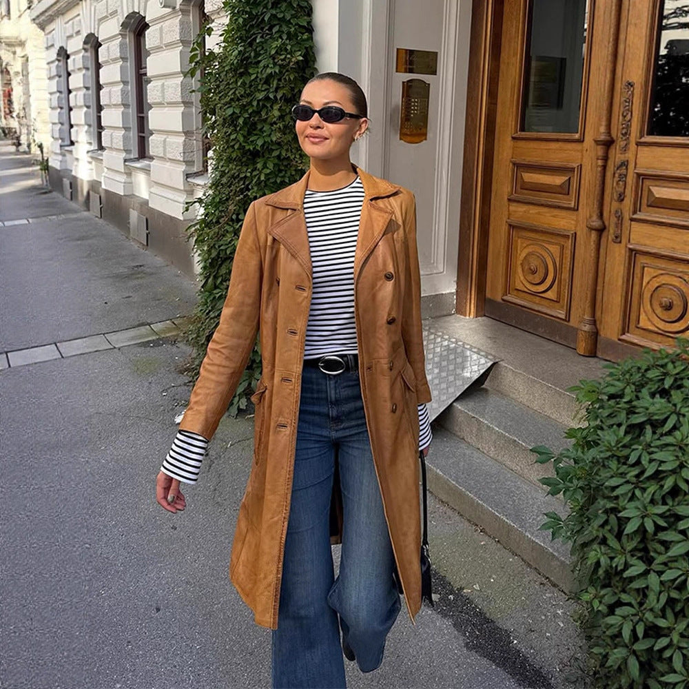 Damen Langer taillierter Leder‑Trenchcoat mit doppelreihiger Knopfleiste und Reverskragen Drune
