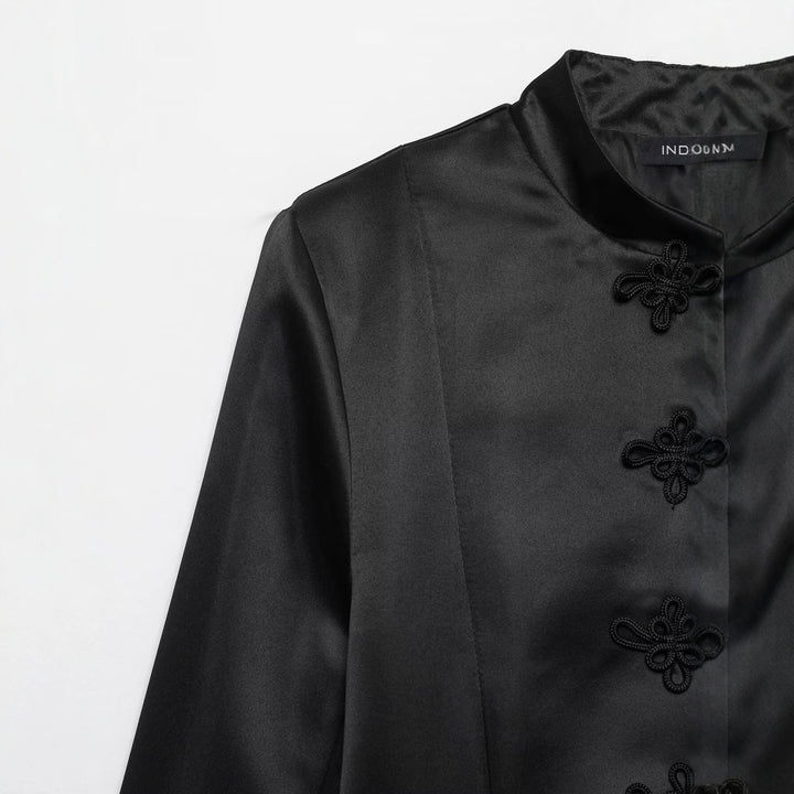 Damen Satin-Blazerjacke mit Mandarinkragen und Zierfroschknöpfen Drune