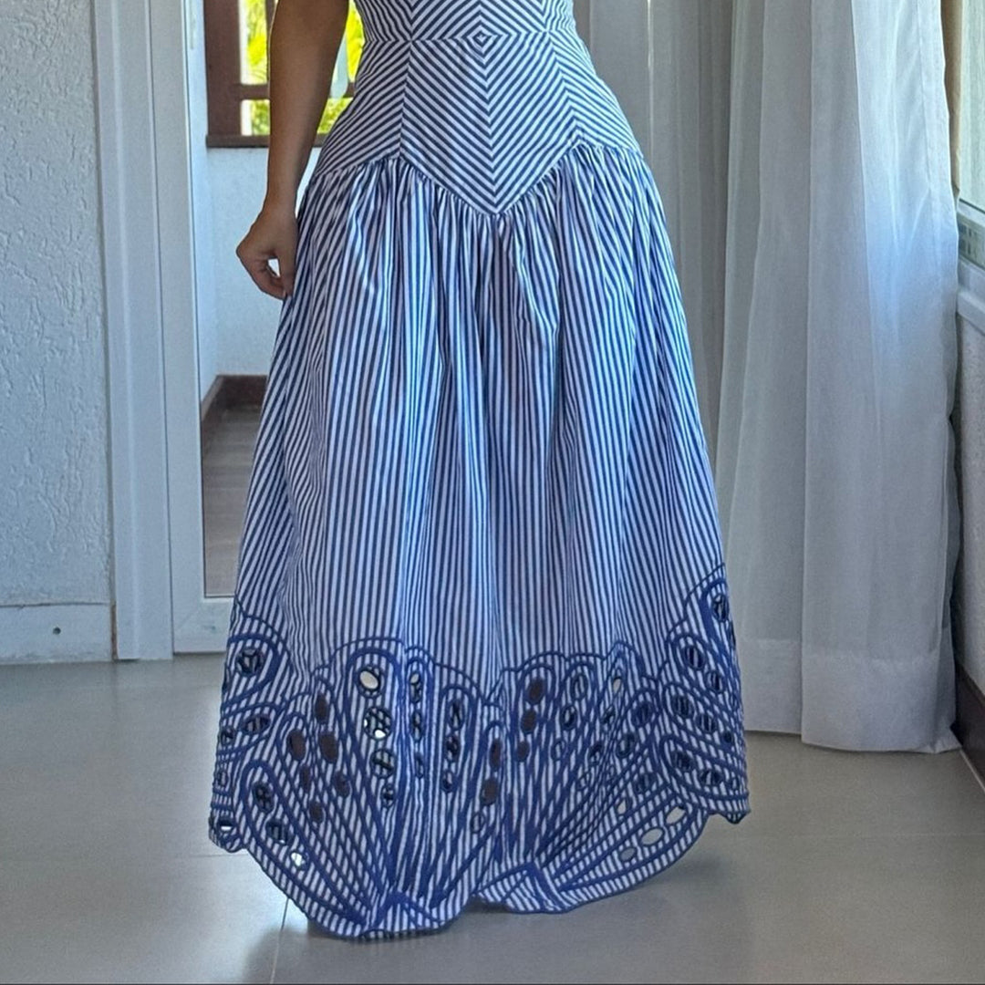Damen Maxikleid mit tiefem V-Ausschnitt und filigranem Schnittmuster Drune