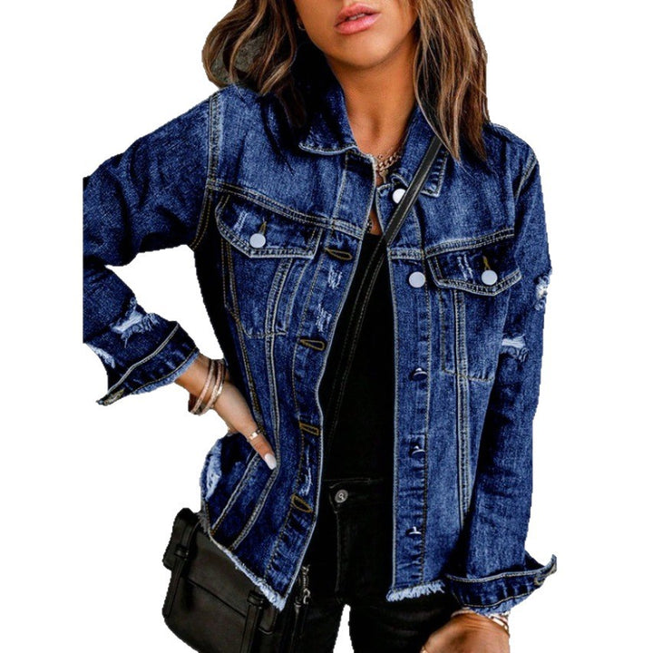 Damen Taillierte Jeansjacke mit Destroyed-Akzenten, aufgesetzten Pattentaschen und sichtbarer Steppnaht Drune