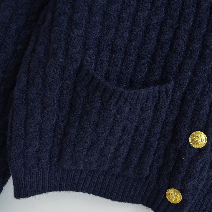 Damen Strickjacke mit strukturiertem Design und goldenen Knöpfen Drune