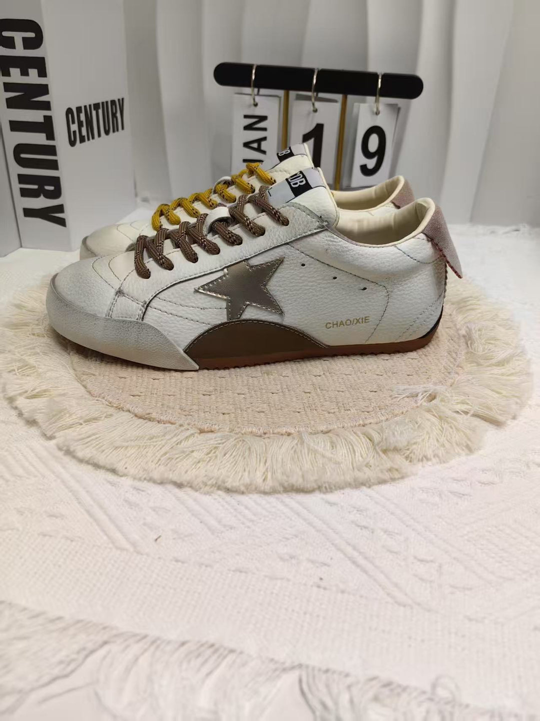 Damen Sneakers mit weichem Wildleder und modischen Details Drune