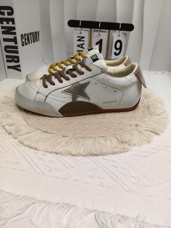 Damen Sneakers mit weichem Wildleder und modischen Details Drune