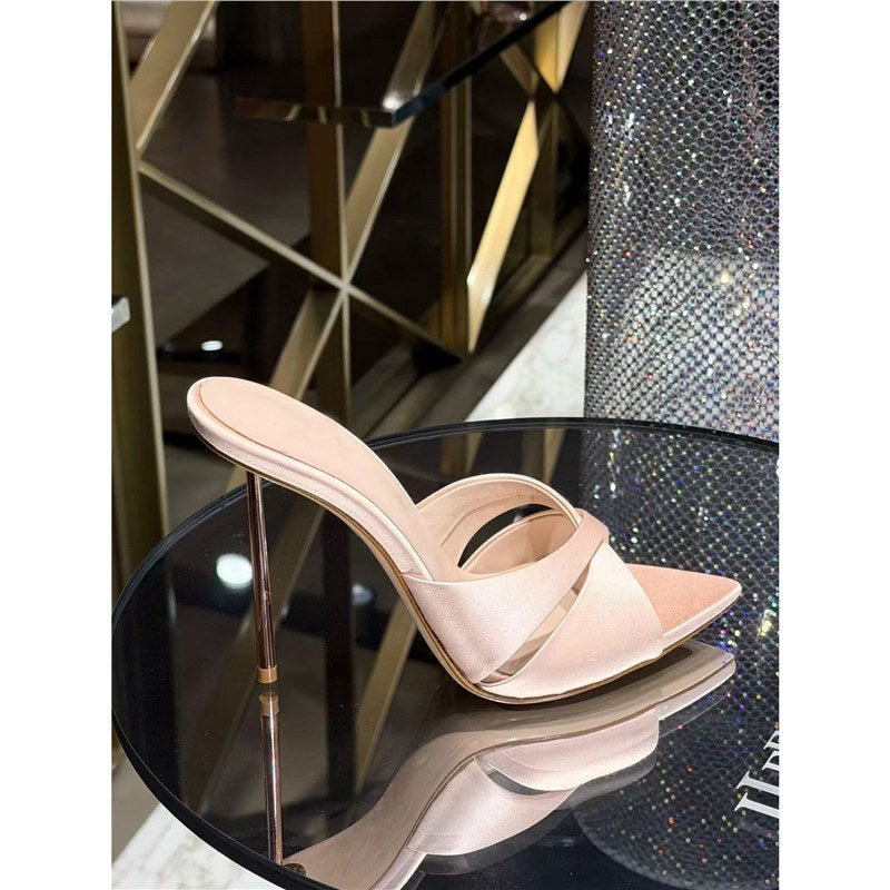 Damen spitz zulaufende fersenfreie Mules mit gekreuzten Riemen und schlankem Stiletto-Absatz Drune
