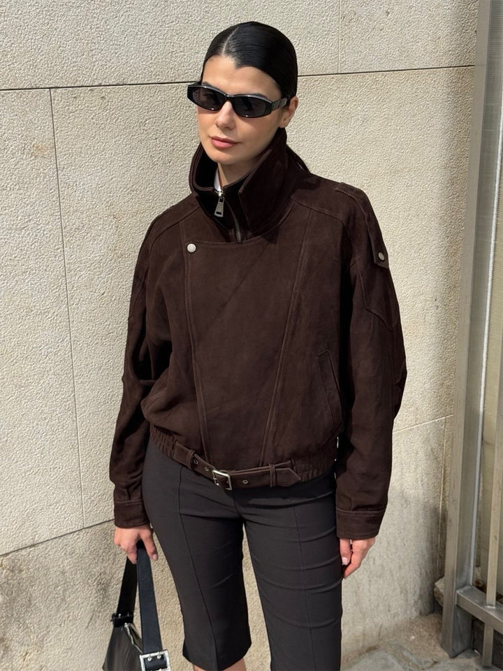 Damen Kurze Veloursleder-Bomberjacke mit hohem Stehkragen und Taillengürtel Drune