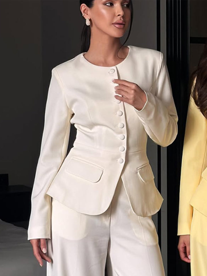 Damen Taillierter Blazer mit Rundhalsausschnitt, dekorativen Stoffknöpfen und Pattentaschen Drune