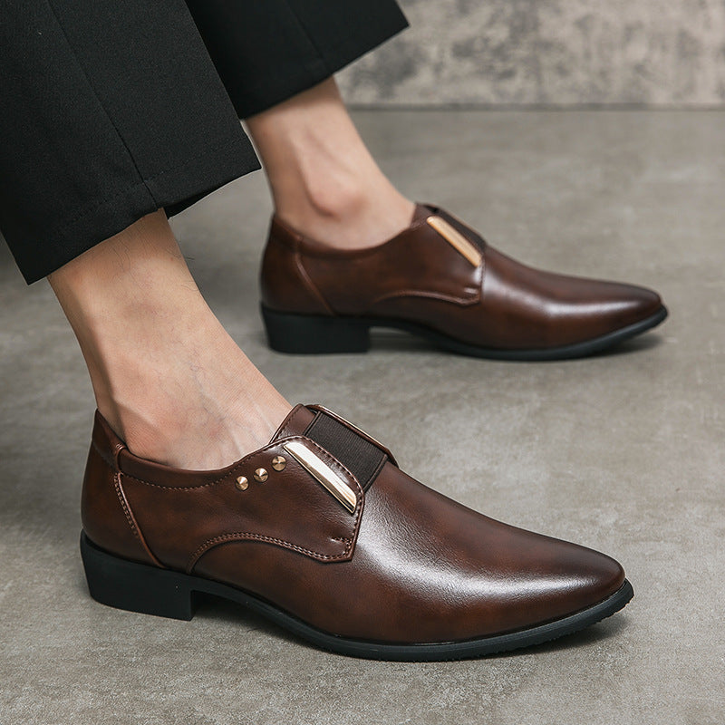 Herren elegante spitze Slip-On Business-Halbschuhe mit elastischer Gummilasche und dekorativen Metallapplikationen Drune