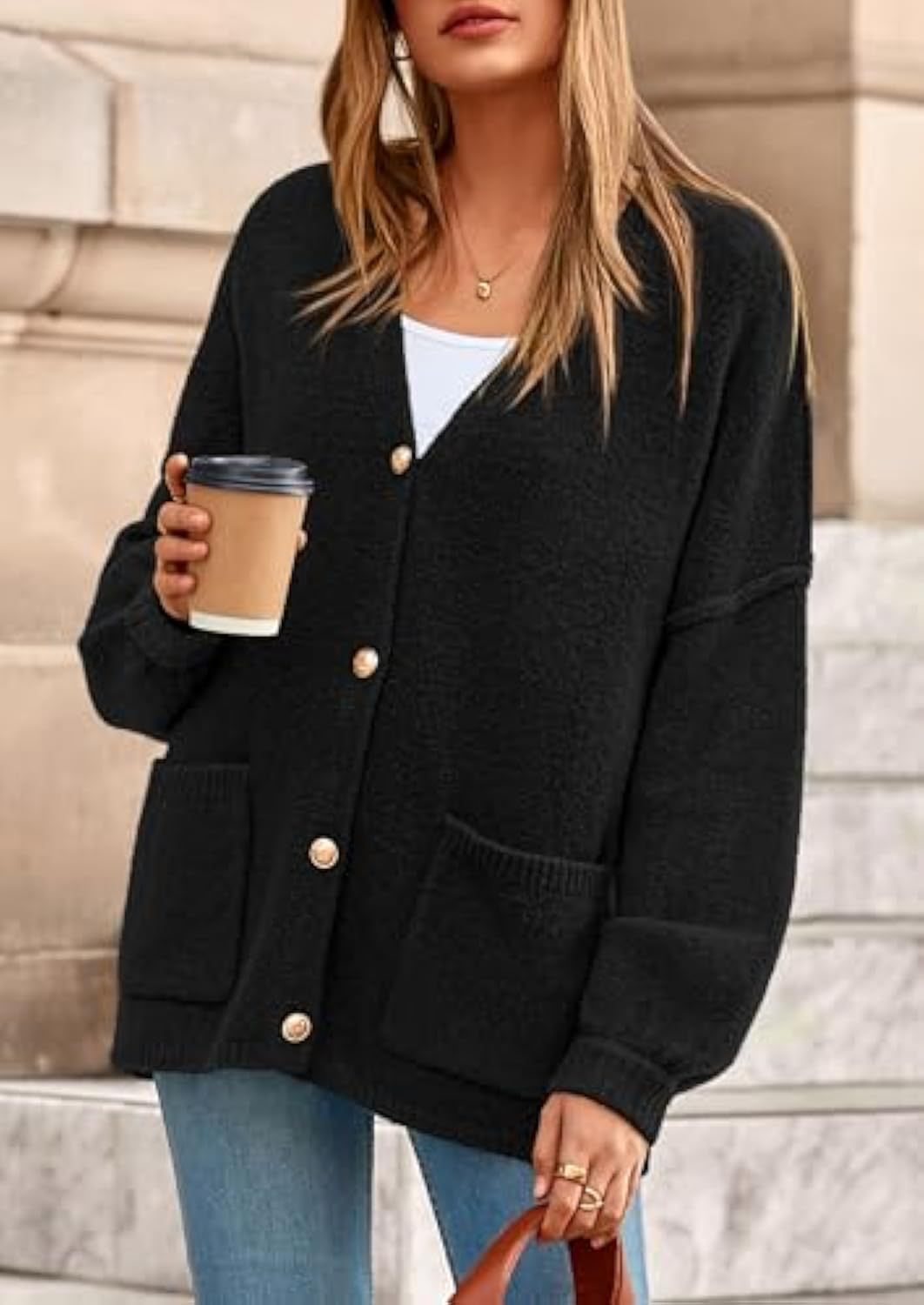 Damen Oversize Strickcardigan mit V-Ausschnitt, goldenen Zierknöpfen und aufgesetzten Taschen Drune
