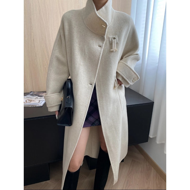 Damen eleganter Wollmantel mit hohem Kragen und dekorativen Knopfdetails Drune