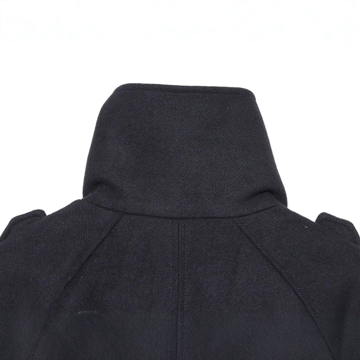Damen Kurzer Doppelreihiger Cape‑Mantel mit hohem Stehkragen und Epauletten Drune
