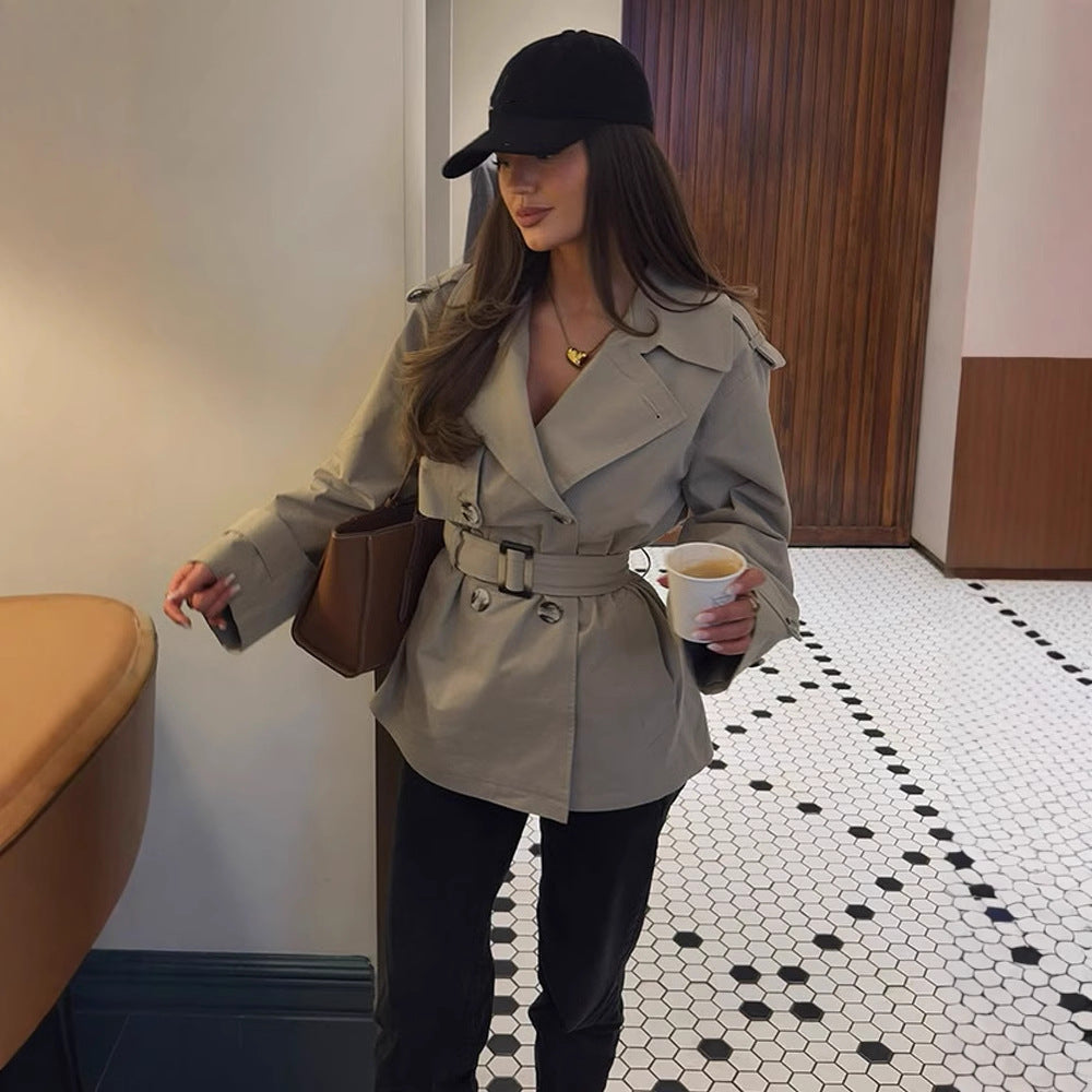 Damen Kurzer taillierter Trenchcoat mit Gürtel und Schulterklappen Drune