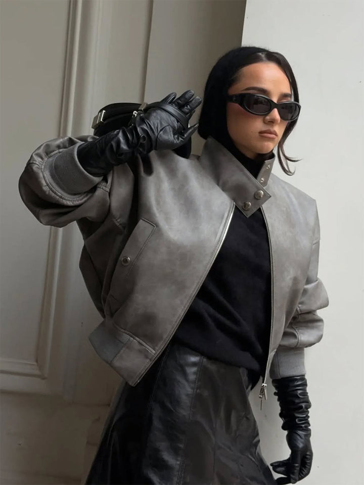 Damen Kurzer Oversize‑Lederimitat‑Bomber mit hohem Stehkragen und Druckknopfdetails Drune