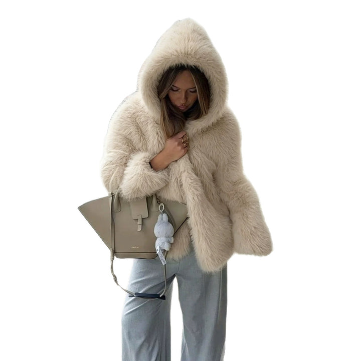 Damen Kurzblouson aus langfaserigem Shaggy‑Faux‑Fur mit hohem Schalkragen und klarer Boxy‑Silhouette Drune