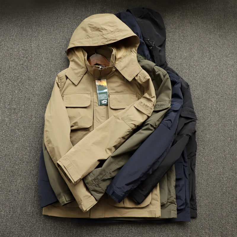 Herren urbane Feldjacke mit Mehrfach‑Taschen, windabweisender Oberfläche und verdeckter Kapuze Drune