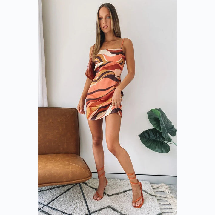 Damen Minikleid mit verführerischem Wickeldesign und intensiven Farbverlauf Drune