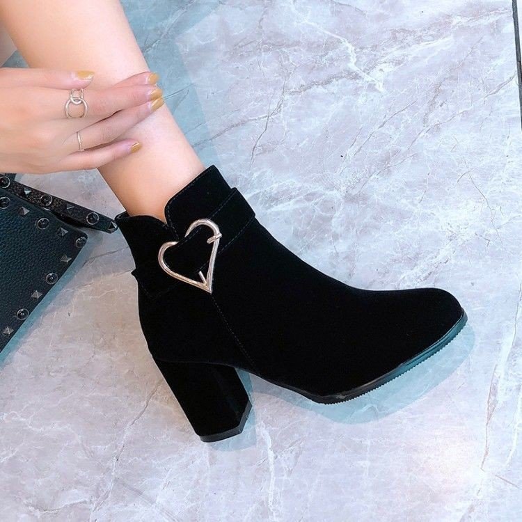Damen Elegante Blockabsatz Stiefeletten mit Herzdetails Drune