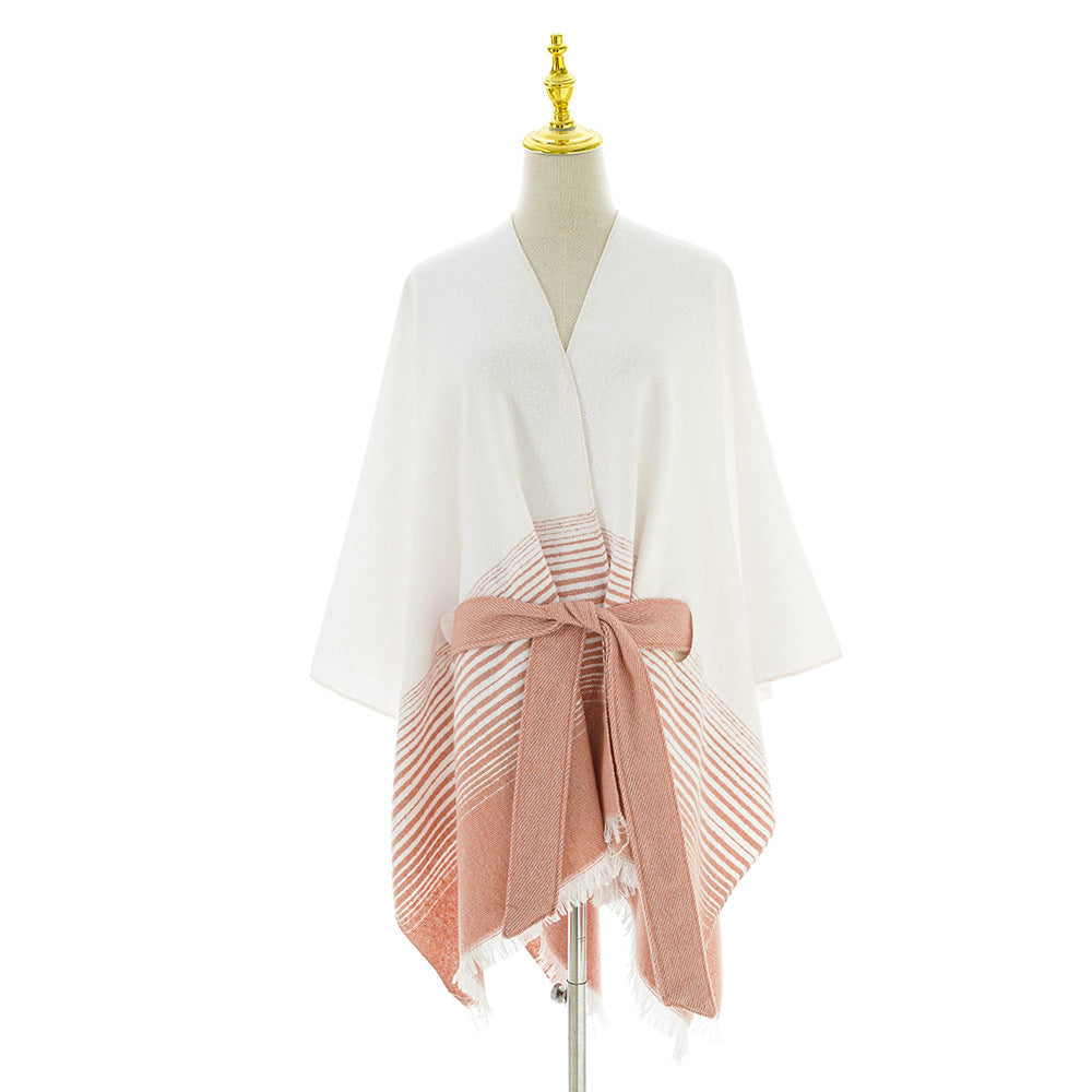 Damen Wickelponcho aus Feinstrick mit Bindegürtel und Fransensaum Drune