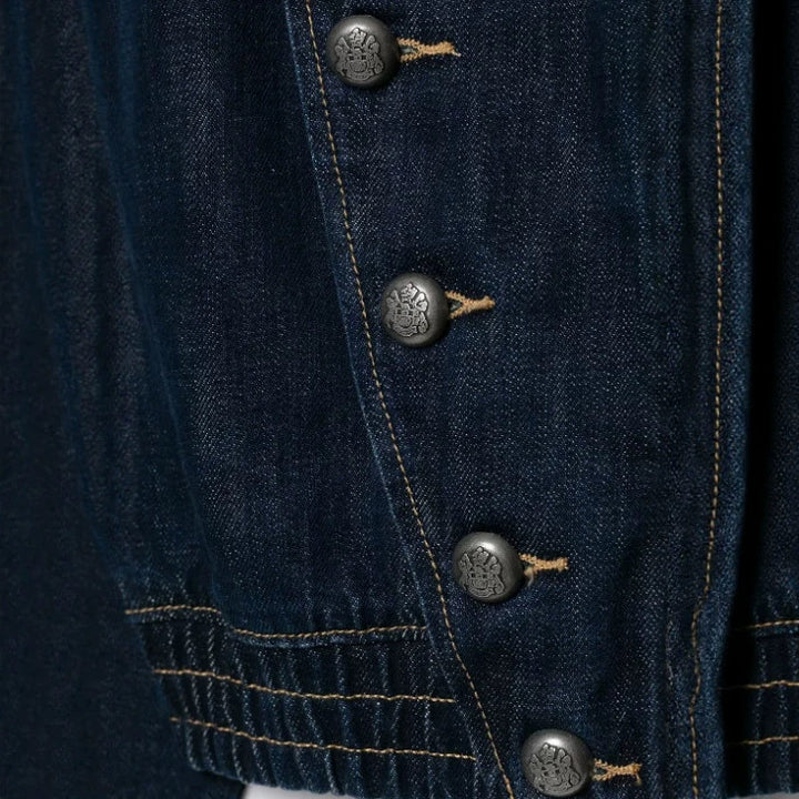 Damen Kurz geschnittene Jeansjacke mit Mandarinkragen, Zierknopfreihe und Schulterpatten Drune