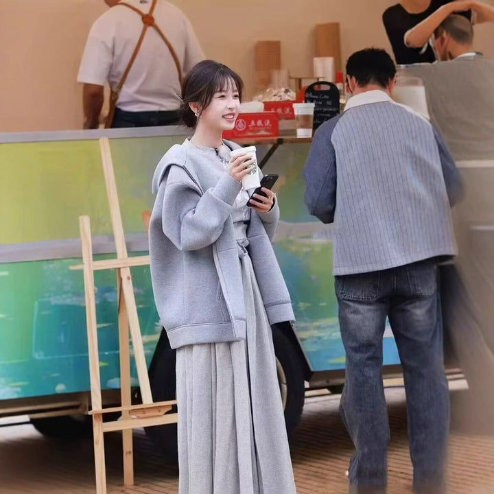 Damen 70+ Oversize Kapuzenjacke mit Reißverschluss, Kängurutaschen und verlängertem Saum Drune
