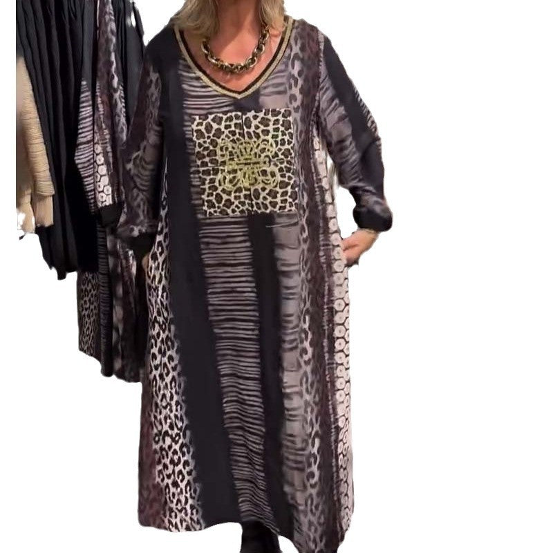 Damen nan fließendes Paneel-Longdress mit Patchwork-Animalprint und goldfarbener Brustapplikation Drune