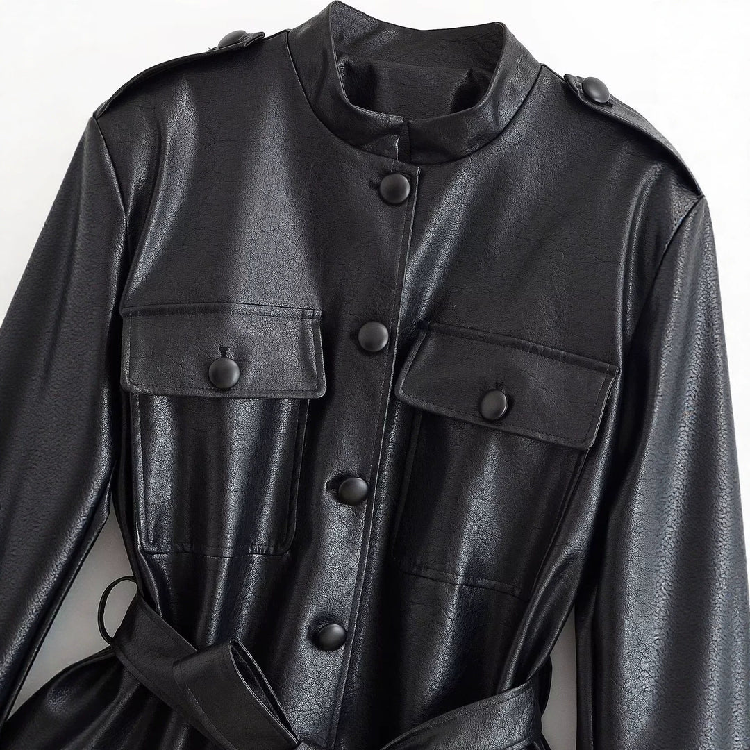 Damen Taillierte Kunstlederjacke mit Bindegürtel, Stehkragen und Pattentaschen Drune