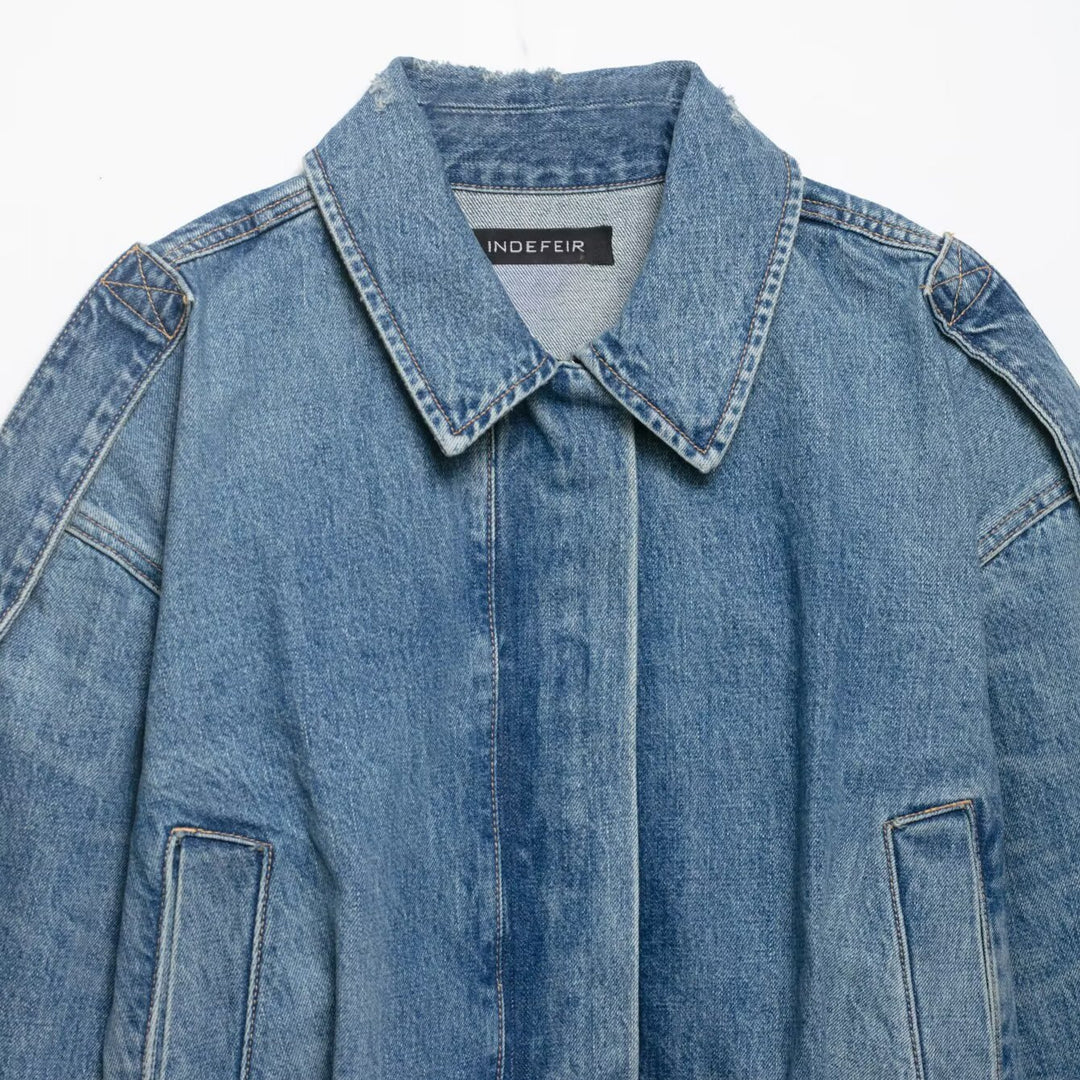 Damen Cropped Jeansjacke mit Schulterklappen, verdeckter Knopfleiste und boxy Silhouette Drune
